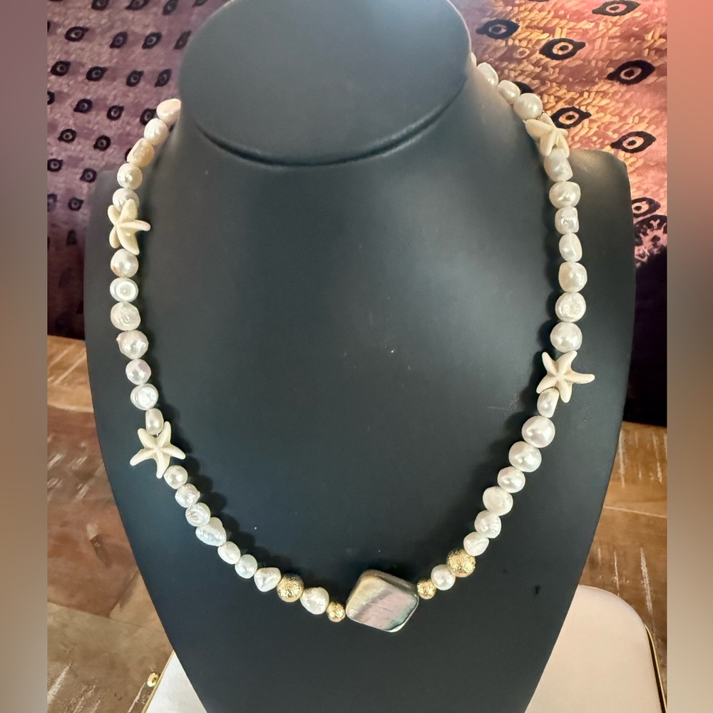 Chic Starfish and Pearl Necklace